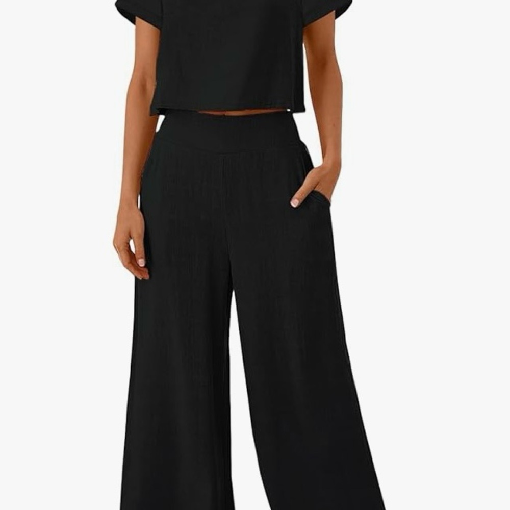 High-Waisted Black Wide Leg Pants with Dramatic Silhouette